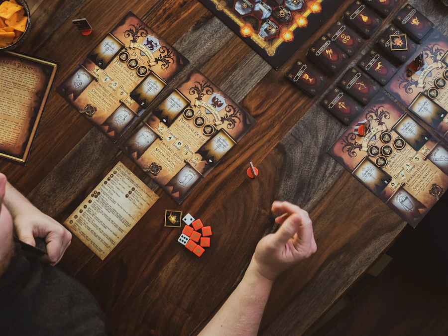 Joueurs penchés sur un jeu de plateau